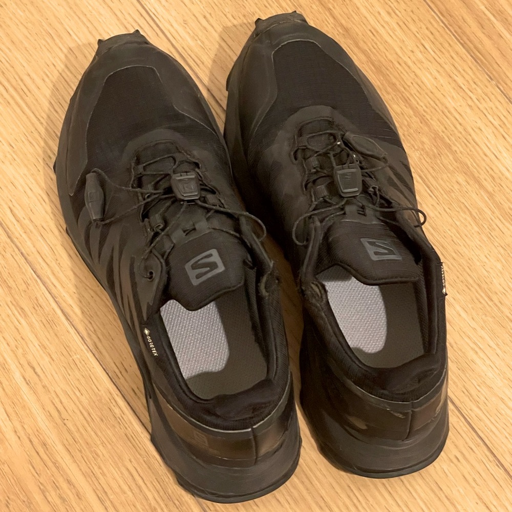 Solomon size 8.5 Goretex Waterproof Running/Hiking Shoes